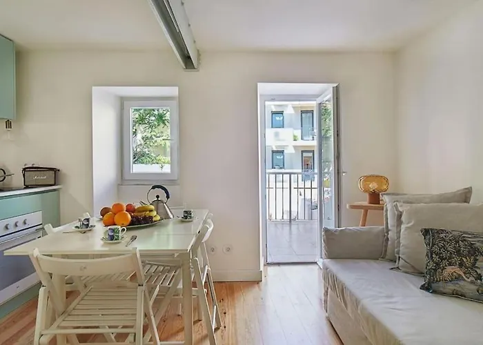 Modern Flat With Large Garden And Terrace Right Next Estrela Park * Lissabon